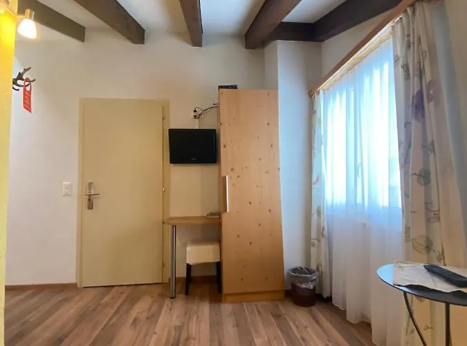 ガルニ イェーハーホフ